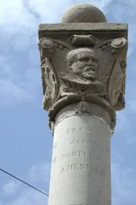 Le fût du monument Poincaré