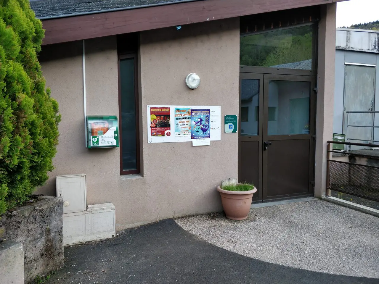 DAE défibrilateur automatique Salle des Fêtes de Villecomtal